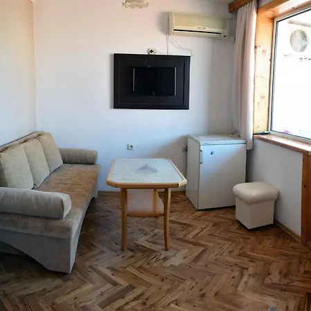 Konukevi Private Trakiets 2*